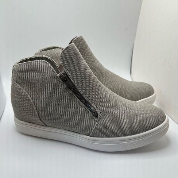 CUSHIONAIRE Women's Hart Hidden Wedge Sneaker 8.5 GRAY - Picture 1 of 7